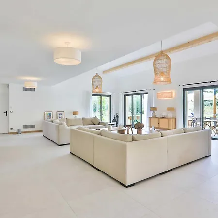 Sumptuous Facing The Bay Of Canebiers Villa *
